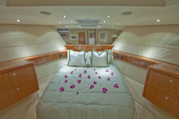 Yacht TEMPTATION - VIP Cabin.jpg