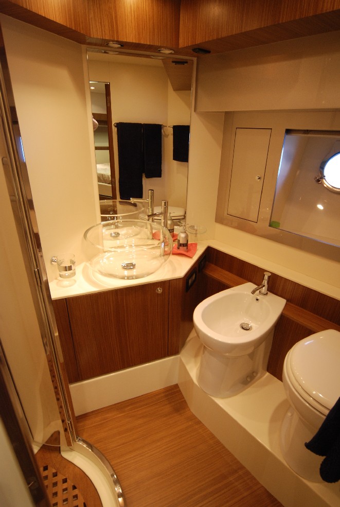 Yacht TEONE - Ensuite.jpg