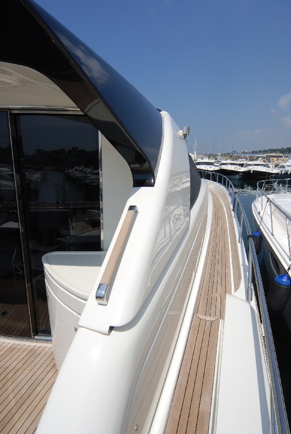 Yacht TEONE - Side Deck.jpg