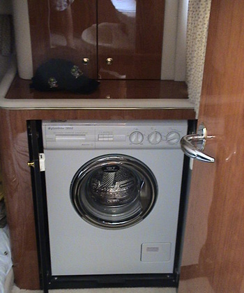 Yacht TOP SECRET -   Laundry.jpg