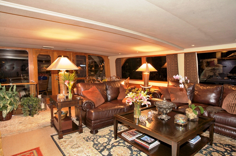 Yacht TRILOGY -  Salon 2.jpg