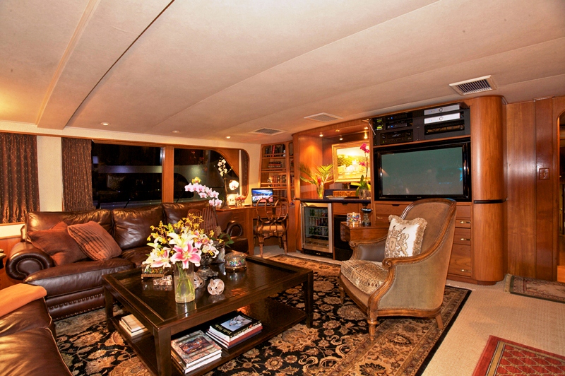 Yacht TRILOGY -  Salon.jpg