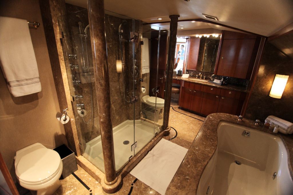 Yacht TRISARA -  Master Ensuite.jpg