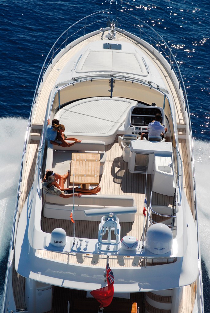 Yacht TRUCE -  Flybridge.jpg