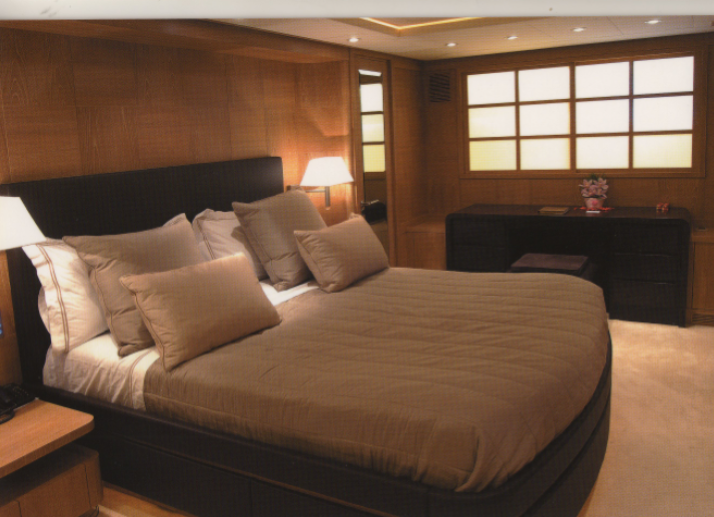 Yacht UNICA - Master Cabin.jpg