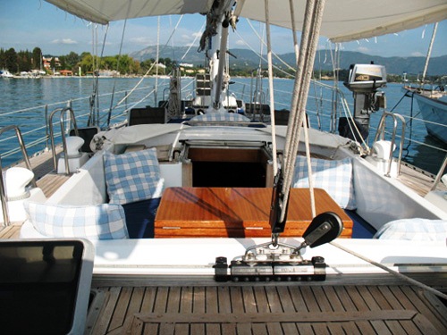 Yacht VIKING GIRL II -  Cockpit.jpg