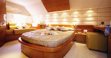 Yacht WAVE RUNNER -  Master Cabin.jpg