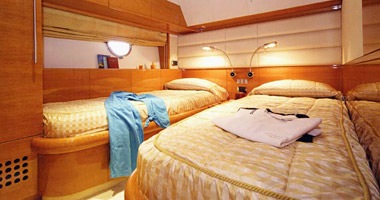 Yacht WAVE RUNNER -  Twin Cabin.jpg