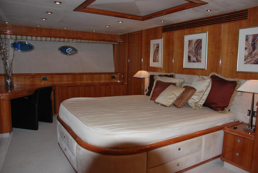 Yacht WINNING STREAK -  Master Cabin 2.jpg