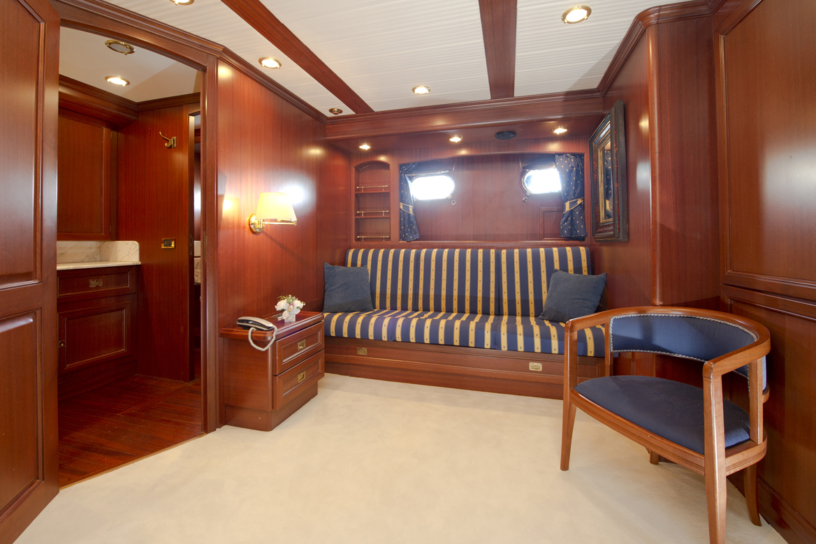 Yacht WOLF TWO -  Owner Cabin Sofa.jpg