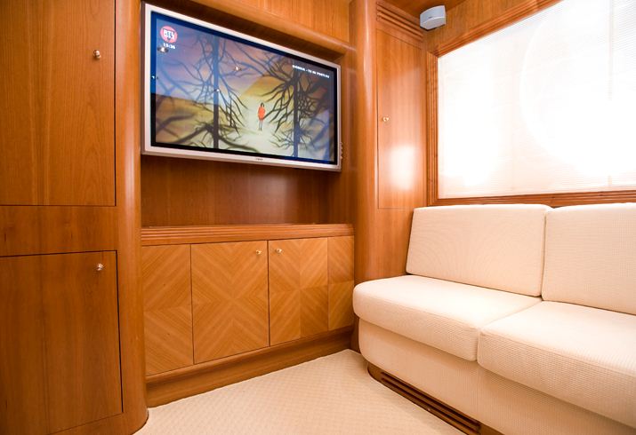 Yacht YUMI -  Convertible Guest Cabin with TV.jpg