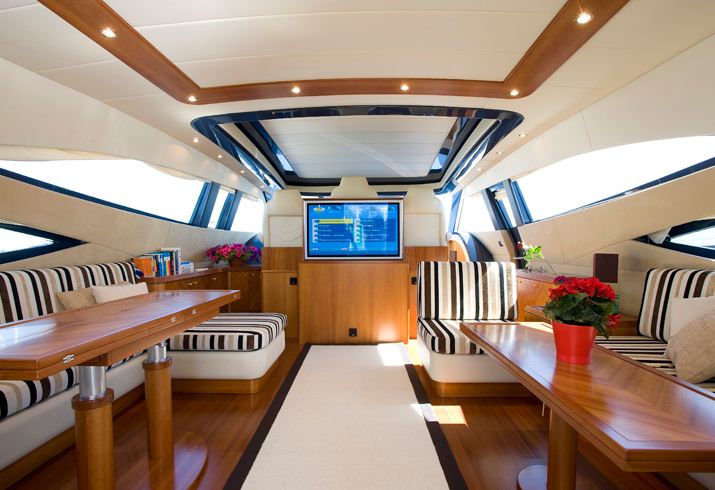 Yacht YUMI -  Salon.jpg