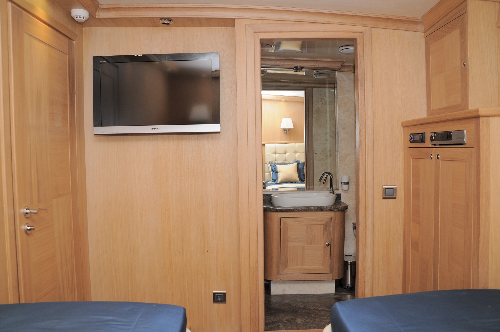 Yacht-6841-10.jpg