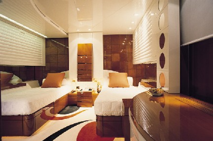 Yacht-7000-7.jpg
