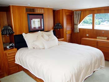 Yia Sou - Main Deck Master Suite.jpg