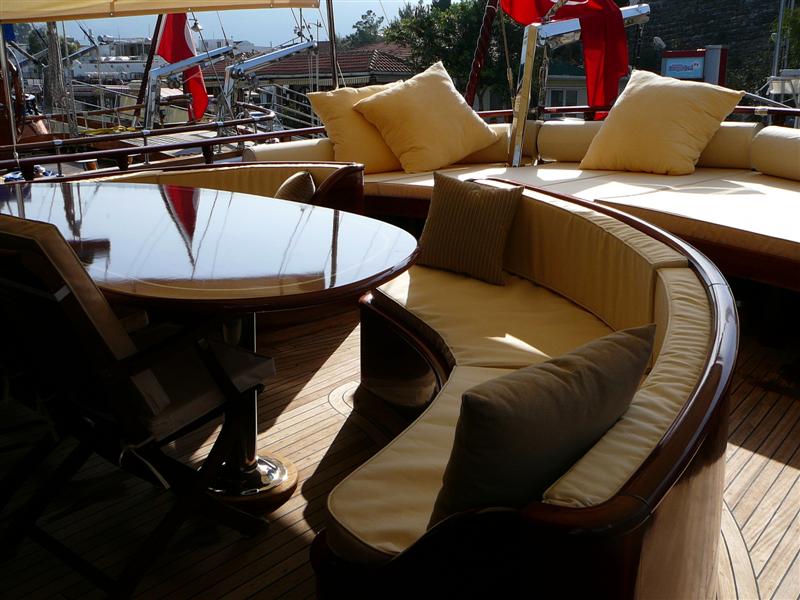 Zephyria II -  aft seating dining.JPG
