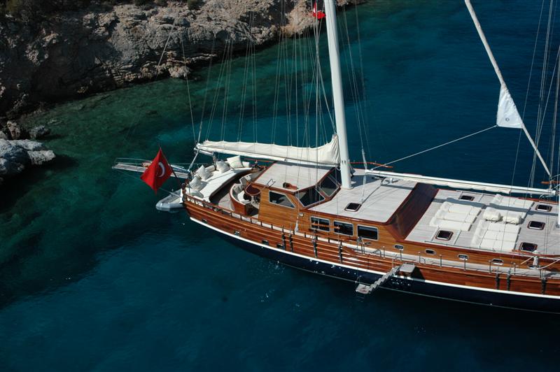 Zephyria II -  deck.JPG