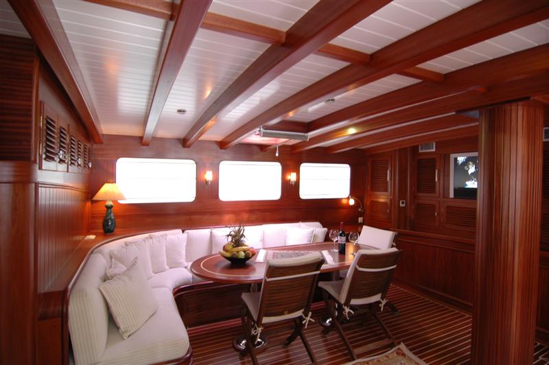 Zephyria II -  saloon 2.JPG