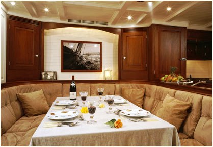 annagine-dinning.jpg