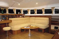 lagoon 570 salon.jpg