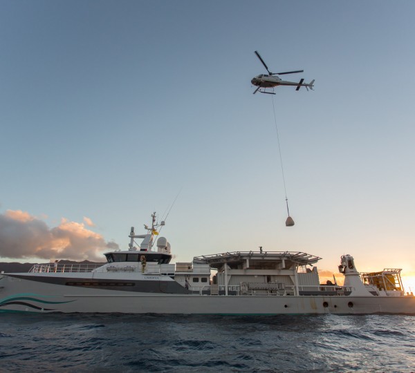 Video of 73m motor yacht DRAGONFLY helping Vanuatu
