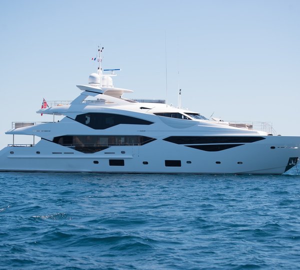 40m superyacht LADY M offering reduced charter rate Italy and France