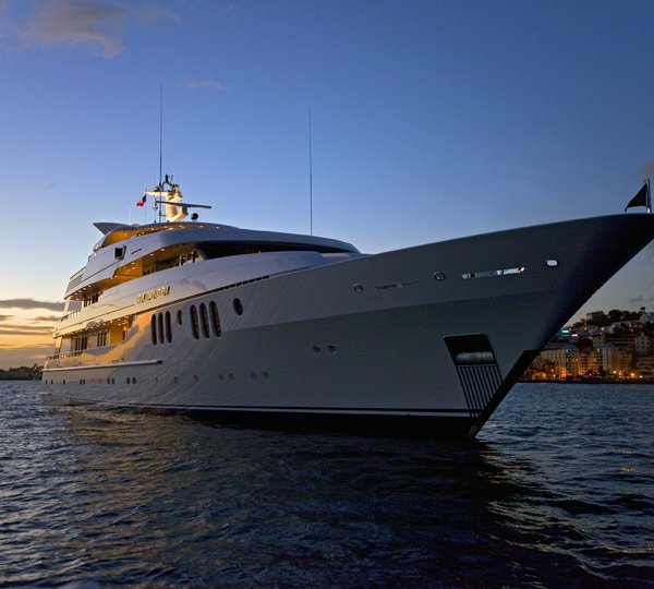 Video of 83m Feadship motor yacht SAVANNAH underway to Rotterdam