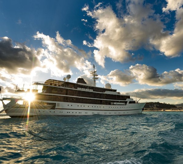 HM The Queen hosted by the 75m luxury charter yacht LEANDER