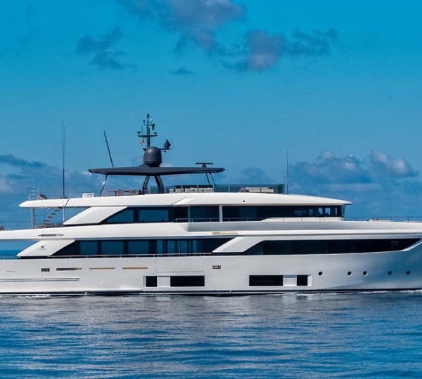 Video: New Ferretti Custom Line Navetta 26 Crescendo motor yacht NUR in Fort Lauderdale, Florida