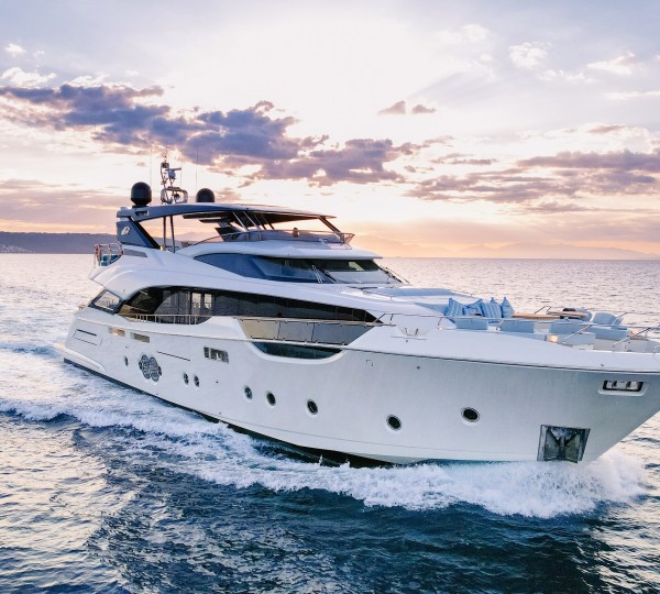 Video: New Monte Carlo Yachts superyacht MCY 105