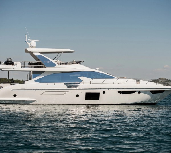 Video: Azimut 70 Sea Jet Flybrige motor yacht MAMILU cruises into Miami