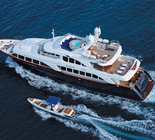 Video of Benetti Tradition Supreme 108 motor yacht MY PARADIS underway