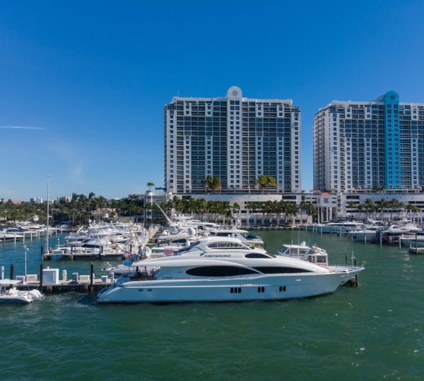Awe-Inspiring Lazzara LSX 92 Charter Yacht ALGORYTHM cruising