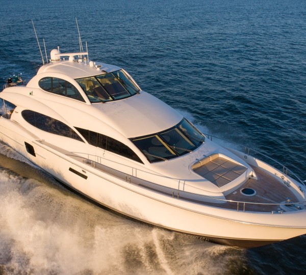 Lovely Lazzara LSX 75 Motor Yacht ANGELA DAWN underway