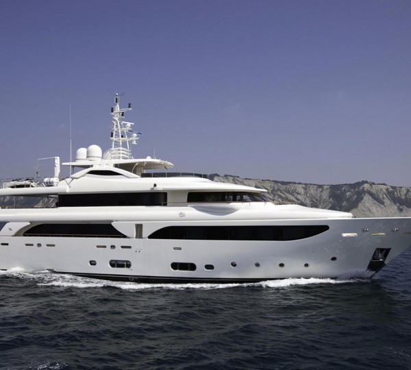 Video: CRN 129 CHOPI CHOPI Yacht entering port of Bonifacio in Corsica