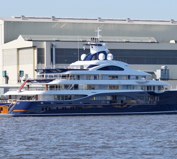 Video: 104m Lurssen motor yacht QUANTUM BLUE