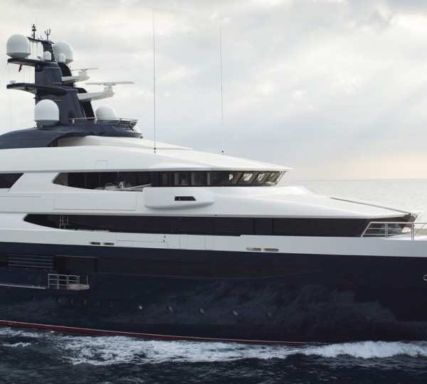 Lovely 2012 Ocean Alexander 78 Skylounge Yacht for Sale