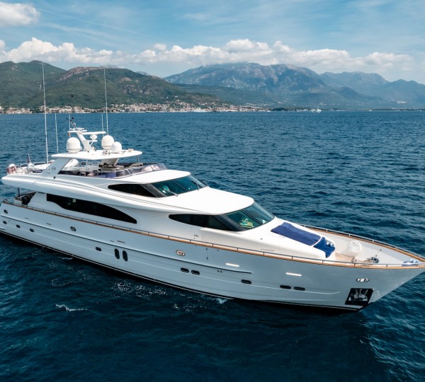 Take a glimpse at Beautiful Horizon E84 Superyacht