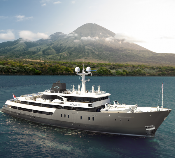 Beautiful Cooper Queenship Motor Yacht AKU AKU in Miami