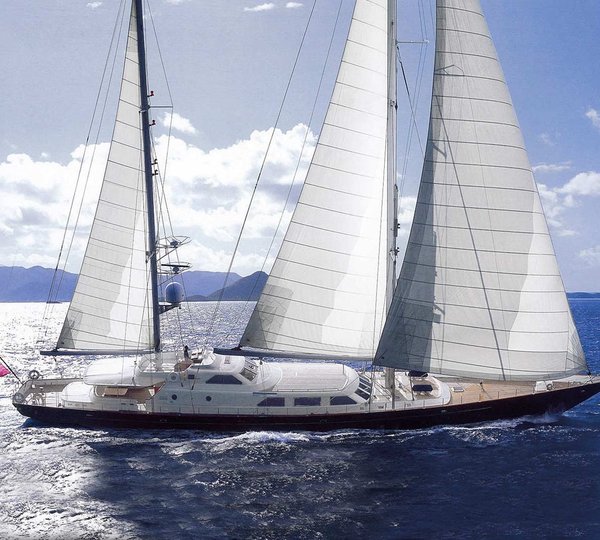 Video: Perini Navi sailing yacht SILENCIO (ex Perseus) in Tahiti