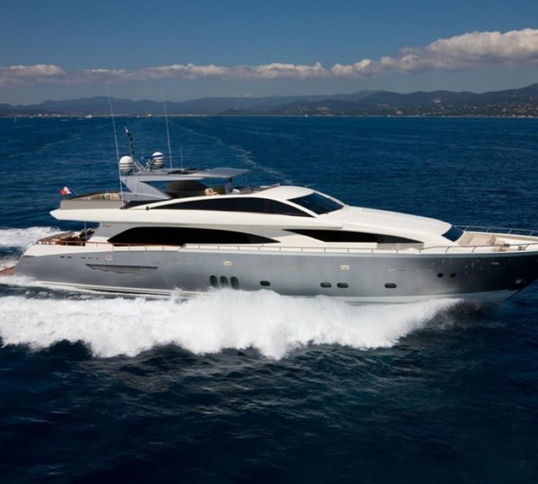 Video of new Couach 2600 Fly motor yacht OCRAM DOS