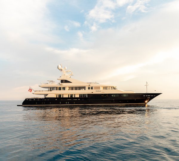 Video: 51m Oceanco motor yacht LADY Z cruising into Fort Lauderdale, Florida
