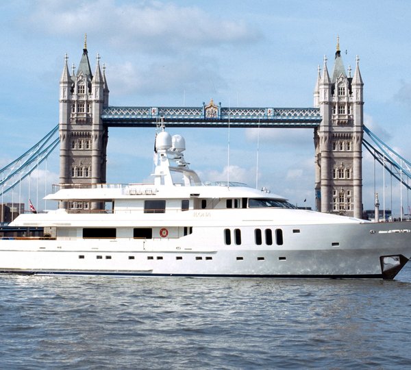 Video of Dubois-designed 46m sailing yacht GANESHA leaving her shed at Vitters shipyard