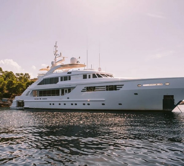 Video: ISA 41M motor yacht AZIZA out of the shed