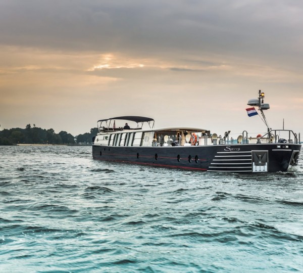 42m Cizgi charter yacht E&E wins a ShowBoats Design Award for ‘Best Interior Layout’