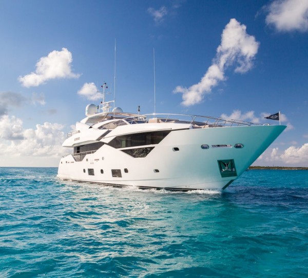 Video: Sunseeker motor yacht TAKE 5 leaving Miami Yacht & Brokerage Show 2015