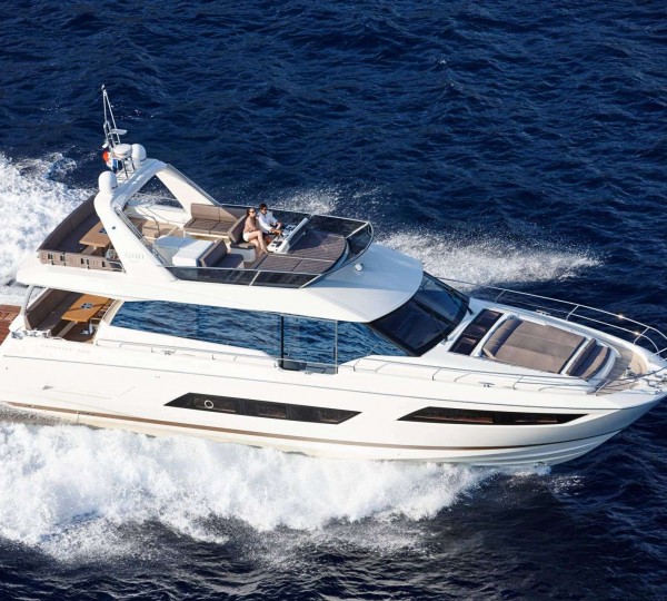 Video: Luxury motor yacht Prestige 750