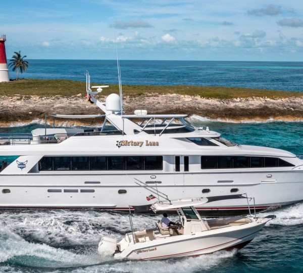 Lovely 2007 Hatteras 77 Sportfish Yacht USELESS underway