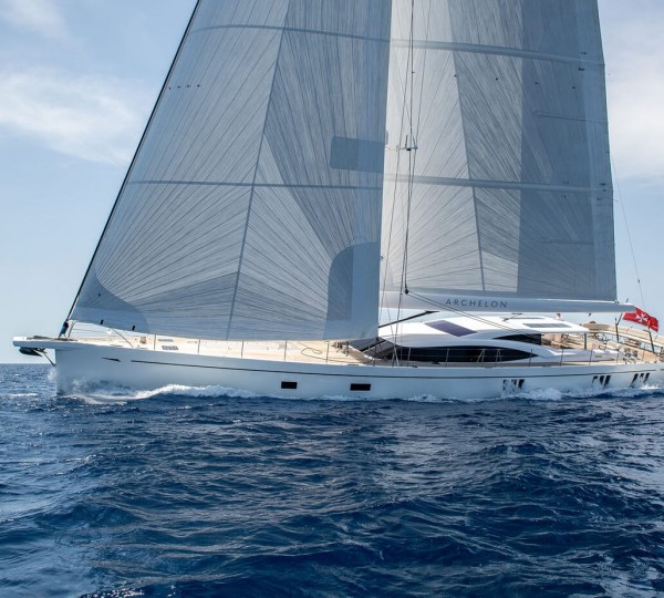 Oyster Yachts among IY&A Awards 2014 Finalists with TWILIGHT Yacht