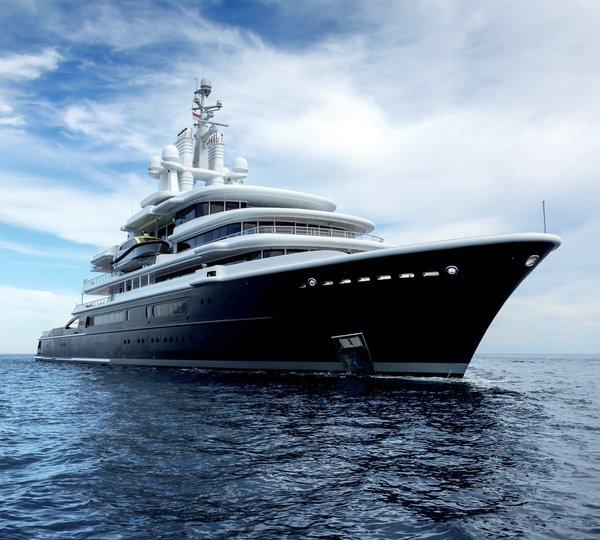 Video: 115m expedition motor yacht LUNA